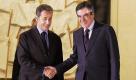 Nicolas Sarkozy und der alte und neue Ministerpräsident Francois Fillon: Alles Show findet Frankreichs Opposition. Foto: dpa