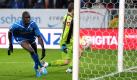 Doch dank Demba Ba drehte die TSG das Spiel. Der Senegalese erzielte das Tor zum 1:1-Zwischenstand und war an allen drei Toren beteiligt. Juan Arango und Sebastian Schachten mussten bei Gladbach später noch vom Feld.  Foto: dpa
