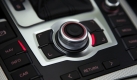 Bei Audi heit das System um den Drehknubbel MMI. Foto: pi