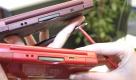 Der neue Konsolenrücken unterscheidet sich kaum vom NDS lite. Allerdings fällt schon hier auf, dass die USB-Stecker der alten Konsole nicht an den Port des DSi XL passen. Foto: news.de