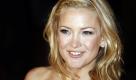 Kate Hudson mag es leger
Vorspann: 	
Text: 	

New York (dpa) - Auf dem roten Teppich erscheint Hollywood-Schauspielerin Kate Hudson (31) immer top gestylt, aber privat mag sie es legerer. Dem Magazin «Elle» verriet sie in einem Interview: «Ich habe meinen persönlichen Stil nie geändert. Ich liebe bequeme Kleidung und eine Menge Accessoires», berichtet «People.com».

Je weniger sie anhabe, umso besser sei es, gestand sie. «Ich mag keine Kleidung, die mich einengt.» Besonderen Wert legt sie aber auf die Accessoires, und da steht Schmuck, den sie von ihrer Mutter geschenkt bekommt, ganz oben. «Zu meinem Geburtstag bekam ich eine goldene Kette mit einer Komödien/Tragödien-Maske als Anhänger. Sie hat einen kleinen Diamanten als Träne.» Einen besonderen Tick aber hat sie auch: Kate Hudson sammelt exzessiv Halstücher von Hèrmes. «Ich habe 200 davon», gestand sie. Foto: dpa