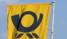 2002
Verbraucherschutz: Deutsche Post AG
Die Preisvergabe erfolgt wegen des datenschutzwidrigen Umgangs mit Nachsendeanträgen an die Deutsche Post AG.


------------


ARCHIV - Fahnen mit dem Logo der Deutschen Post wehen vor dem Postzentrum in Leipzig-Radefeld (Archivfoto vom 01.04.2008). Die Deutsche Post AG hat nicht das alleinige Monopol auf den Begriff «Post». Nach einem Urteil des Bundesgerichtshofs (BGH) vom Donnerstag (05.06.2008) dürfen Brief-, Paket- oder Kurierdienste ebenfalls mit der Bezeichnung «Post» werben. Foto: Waltraud Grubitzsch dpa/lsw (zu dpa 0167) +++(c) dpa - Bildfunk+++
 Foto: dpa