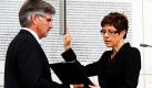 Der Landtagspräsident des Saarlandes, Hans Ley (CDU), vereidigte heute im Landtag in Saarbrücken Ministerpräsidentin Annegret Kramp-Karrenbauer (CDU). Auch die von der Ministerpräsidentin vorgeschlagenen Kabinettsmitglieder sind mit den Stimmen der Regierungsfraktionen CDU, FDP und Grüne bestätigt und vereidigt worden. SPD und Linke stimmten gegen die Kabinettsliste.  Foto: dapd