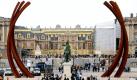 Ab Juni 2011 werden im Schlosspark von Versailles sowie in der Domäne von Marly die monumentalen, stählernen Werke des Künstlers Bernar Venet ausgestellt. Die Ausstellung läuft bis 01. November 2011. Foto: dapd