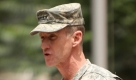 Der Kommandeur der internationalen Truppen in Afghanistan, US-General Stanley McChrystal, bemüht sich nach dem Vorfall um Schadensbegrenzung. Er besuchte den Ort des Angriffs und sprach mit Dorfbewohnern. Foto: dpa