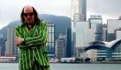 Der Schlagersänger Guildo Horn vor der Skyline von Hongkong. Vor wenigen Tagen hatte der gebürtige Trierer in Hongkong sein erstes Konzert in Asien gegeben. Sein Auftritt vor rund 300 Fans hat so eingeschlagen, dass er nun Konzertanfragen für Manila, Shenzhen, Hongkong, Shanghai und Qingdao vorliegen hat.  Foto: dpa