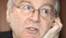 ARCHIV - Nick Reilly, Manager bei General Motors, GM, aufgenommen am 1. Mai 2009 in Seoul, Sued Korea. Nach dem Stopp des Opel-Verkaufs verlaesst der Europachef von General Motors, Carl-Peter Forster, nach Informationen des Nachrichtenmagazins 'Der Spiegel' das Unternehmen. Der Manager soll von Nick Reilly abgeloest werden, wie das Blatt am Freitag, 6. November 2009, in einer Vorabmeldung schrieb. (AP Photo/Ahn Young-joon) Nick Reilly, president of GM's Asia and Pacific business, reacts as he listens to a question during a press conference in Seoul, South Korea, Friday, May 1, 2009. Reilly said Friday that the Asia-Pacific operations of General Motors Corp. will stay within the company fold whether it ends up declaring bankruptcy or not, (AP Photo/Ahn Young-joon) Foto: ap