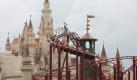 Märchenschloss und Achterbahn: Impressionen aus den Universal Studios in Singapur, wo vor wenigen Tagen ein neues Resort eröffnet hat. Foto: ap