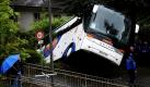 Ein deutscher Reisebus ist im schweizerischen Territet verunglückt. Der Bus war geparkt, kam ins Rollen und ist in einem Graben gelandet. Es wurde niemand verletzt. Foto: dpa