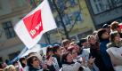 Kundgebung der Dienstleistungsgewerkschaft Verdi in Cottbus: Die Warnstreiks im öffentlichen Dienst gehen heute mit Schwerpunkten in Bayern und im Raum Hannover weiter. Foto: Patrick Pleul Foto: dpa