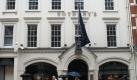 Sotheby's ist eines der traditionsreichsten Auktionshäuser weltweit. Hier wurden bereits Gemälde von Picasso und Gustav Klimt sowie 2000 Gegenstände aus der Privatasammlung von Elton John versteigert. In der New Bond Street in London gibt es selbstverständlich auch eine Niederlassung. Foto: Wikipedia/Creative Commons License/Claus Hoppe