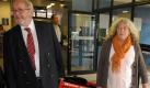 Reinhard Birkenstock, Anwalt von Wettermoderator Jörg Kachelmann, in Begleitung seiner Frau Johanna zum Prozess das Landgericht in Mannheim. Foto: dpa