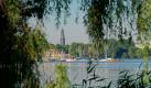 Der Kirchturm Michel mit Blick auf die Außenalster. Foto: Hamburg Marketing GmbH/Christian Spahrbier