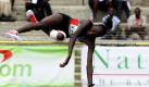 Catherine Kagwiria aus Kenia bezwingt die Latte während des Hochsprungwettkampf bei den siebzehnten CAA Senior Afrika Athletics-Weltmeisterschaften im Nyayo National Stadium in der Hauptstadt ihres Heimatlandes. Kenia konnte bei dem Ereignis in Nairobi bereits zwei Goldmedaillen für sich verbuchen.  Foto: ap
