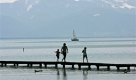 Viele  Ausflgler zog es an die Seen, wie hier an den Chiemsee bei Seebruck. Foto: ap