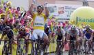 Marcel Kittel (m) siegt auf der 2. Etappe der Tour de Pologne. Foto: dpa