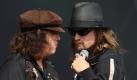Robert James Ritchie alias Kid Rock (r) und sein Gitarrist Jason Krause stehen am Sonntag (08.06.2008) beim Open-Air-Festival 'Rock am Ring' am Nürburgring auf der Bühne. Der Veranstalter rechnet bei dem dreitägigen Festival, bei dem Top-Acts aus dem In- und Ausland auftreten, mit 85000 Besuchern. Foto: Thomas Frey dpa/lrs +++(c) dpa - Bildfunk+++ 
 Foto: dpa