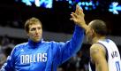 39. Saisonsieg für Dallas Mavericks
Vorspann: 	
Text: 	

   Houston (dpa) - Der Siegeszug der Dallas Mavericks in der nordamerikanischen Basketball-Profiliga NBA geht weiter. Das Team um Dirk Nowitzki gewann am Mittwochabend (Ortszeit) gegen die Sacramento Kings mit 116:100 und feierte den 13. Erfolg in den letzten 15 Begegnungen. Vor 20 420 Zuschauern im American Airlines Center kam der Würzburger Nowitzki auf 14 Punkte. Noch erfolgreicher trafen für die «Mavs» Jason Kidd (20) und Shawn Marion (14). Beim Verlierer war Jermaine Taylor mit 17 Zählern bester Korbschütze. Mit 39 Siegen und 16 Niederlagen belegt Dallas in der Tabelle der Western Conference Platz zwei hinter San Antonio.

# dpa-Notizblock Foto: dpa