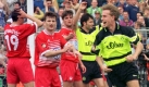 Jörg Heinrich kam aus der Schule von Volker Finke beim SC Freiburg. 1998 wechselte er als bis dahin teuerster deutscher Spieler von Borussia Dortmund ins Ausland - der AC Florenz zahlte 25 Millionen D-Mark. 2000 kehrte Heinrich nach Dortmund zurück und war einer der ersten echten Außenverteidiger in der Bundesliga.  Foto: dpa