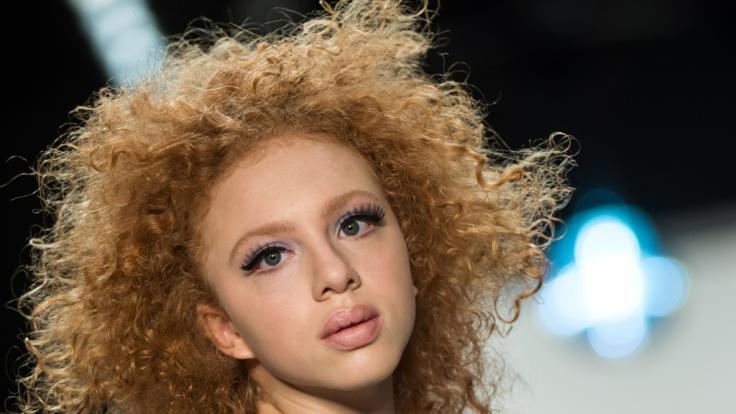 Anna Ermakowa, Tochter von Boris Becker, auf dem Laufsteg der Mercedes-Benz Fashion Week in Berlin.