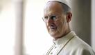 Nach einem alliierten Bombenangriff erflehen Überlebende den Segen von Pius XII. (James Cromwell). Nach einem alliierten Bombenangriff erflehen Überlebende den Segen von Pius XII. (James Cromwell). Für die Menschen im jüdischen Ghetto der Ewigen Stadt ist der Papst die letzte Instanz, die ihre Deportation verhindern könnte. Foto: BR/Moris Puccio/Lux Vide