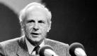 Ein General macht Friedenspolitik und greift am Ende doch zur Waffe. Gert Bastian, geboren 1923, lernte 1980 die Mitbegründerin der Grünen, Petra Kelly, kennen und lieben. Am 19. Oktober 1992 wurden beide tot aufgefunden. Angeblich hatte Bastian seine Lebensgefährtin im Schlaf erschossen und sich danach selbst getötet. Foto: imago