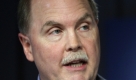 FILE - In this July 10, 2009 file photo General Motors Corp. CEO Fritz Henderson addresses the media during a news conference at the company's headquarters in Detroit, USA. General Motors Co. said Tuesday, Nov. 3, 2009 it will keep its European Opel unit and restructure it instead of selling a 55 percent stake to Canadian auto parts maker Magna International and its partner, Russian lender Sberbank. (AP Photo/Carlos Osorio, file) Foto: ap