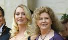 Die Festspielleiterinnen Katharina Wagner (l) und Eva Wagner-Pasquier 2009 in Bayreuth. Foto: dpa