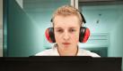 Wer es beim Arbeiten ruhig mag, wird SSDs lieben: Die modernen Festplatten machen keine Geräusche und produzieren keine Abwärme, so dass auch der Laptoplüfter seltener anspringt. (Bild: Warnecke/dpa/tmn) Foto: dpa
