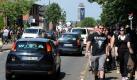 Wo sonst kaum mal ein Traktor über die Dorfstraße rollt,  drängen sich einmal pro Jahr, immer am ersten Wochenende im August, Blechlawinen.  Foto: dpa