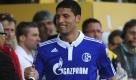 Fussball, Bundesliga, 34. Spieltag, 1. FSV Mainz 05 - FC Schalke 04, Samstag (08.05.10), Stadion am Bruchweg, Mainz: Schalkes Kevin Kuranyi (r.) klatscht Schalkes Trainer Felix Magath bei seiner Auswechslung ab. Foto: Torsten Silz/ ddp



Achtung Bildredaktionen: Die Verwendung der Bilder fuer die gedruckten Ausgaben der Zeitungen und andere Print-Medien ist ohne Einschraenkungen moeglich. Die DFL erlaubt ausserdem die Publikation und Weiterverwertung von maximal sechs Bildern pro Spiel im Internet. Eine Weiterverwertung im IPTV, Mobilfunk und durch sonstige neue Technologien ist erst 2 Stunden nach Spielende der jeweiligen Wettbewerbsspiele der Bundesliga und 2. Bundesliga erlaubt!!! Foto: ddp