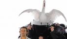 Lohengrin (Jonas Kaufmann) in Bayreuth. Mit einer feierlichen Premiere der Neuinszenierung der Oper Lohengrin sind am Sonntag in Bayreuth die 99. Richard-Wagner-Festspiele eröffnet worden. Das Regie-Debüt von Hans Neuenfels am Grünen Hügel zog zahlreiche Größen aus Politik, Wirtschaft und Showgeschäft an. Foto: dpa