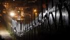 Traffic moves along the border fence separating Nogales, Ariz., and Nogales, Sonora, Mexico, Tuesday, July 27, 2010. Arizona's new immigration law SB1070 takes effect Thursday, July 29. (AP Photo/Jae C. Hong)

 Foto: ap