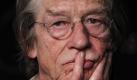 John Hurt spielt in Thorntons Jayne Mansfield's Car und lässt es sich nicht nehmen, den Streifen in Berlin vorzustellen. Foto: dpa