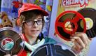 Jasper Frech ist in diesem Jahr das Maskottchen des 16. Internationalen Filmfestivals für Kinder und junges Publikum «Schlingel» in Chemnitz. Das Festival zeigt bis zum Sonntag insgesamt 146 Filme aus 38 Ländern. Davon konkurrieren 95 Filme um die mit insgesamt 25.000 Euro dotierten Preise. Foto: dpa