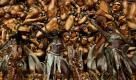 Performers from the Beija Flor samba school parade during carnival celebrations at the Sambadrome in Rio de Janeiro, Brazil, Monday, Feb. 20, 2012. Millions watched the sequin-clad samba dancers at Rio de Janeiro's iconic Carnival parade.(ddp images/AP Photo/Silvia Izquierdo) Foto: dapd
