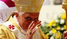 Bei einem großen Freiluftgottesdienst in Nazareth hat Papst Benedikt XVI. Konflikte im Namen Gottes verurteilt. In seiner Predigt vor mehr als 40.000 Gläubigen erinnerte er daran, dass die Botschaft unseres Herren zeitweise eine Quelle von Widersprüchen und Konflikten gewesen sei. Foto: ddp