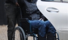 British reality television personality Jade Goody , who is battling cancer, leaves her home in Upshire, England, Thursday Feb. 19, 2009, According to her publicist Max Clifford Goody, who plans to wed on Feb. 22, will have a special pouch concealed in her wedding dress to hold her painkillers.(AP Photo/Stefan Rousseau-pa) ** UNITED KINGDOM OUT: NO SALES: NO ARCHIVE: ** Foto: ap