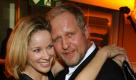 Das Schauspielerpaar Ann-Kathrin Kramer und Harald Krassnitzer lebt in einem kleinen Ort im Bergischen Land. In einem Interview mit der Bild schwärmen die beiden von ihrer Wahlheimat. Ein ganz kleines Dörfchen. Herrlich! Auch wenn er denOrt heute liebt, anfangs war Krassnitzer nicht begeistert, in die Provinz zu ziehen: Ich bin in Salzburg geboren, einer der schönsten Barockstädte der Welt. Ich hätte in Wien leben können. Als ich gehört habe: Wuppertal  das war ein besonders schwerer Knödel, den ich schlucken musste. Foto: dpa