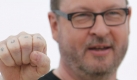 Lars von Trier hat zwar einiges dafür getan, die Aufmerksamkeit von seinem Film zu lenken, Melancholia findet aber trotzdem Anklang bei den Kritikern. Der Film des dänischen Regisseurs wurde in gleich acht Kategorien für den Europäischen Filmpreis 2011 nominiert: Bester Film, Beste Regie, Bestes Drehbuch, Beste Darstellerinnen (Charlotte Gainsbourg und Kirsten Dunst), Bester Schnitt, Beste Kamera und Bestes Szenenbild. Foto: dpa