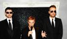 Zu großer Fan-Ansturm: Die Wachsfigur von Gary Barlow steht ab sofort in einem separaten Bereich bei «Madame Tussauds» in London. Außerdem wird sie die nächste Zeit von zwei Bodyguards bewacht. Foto: dapd