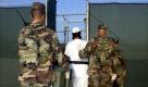 Seit 2002 wird die Guantanamo Bay Naval Base, ein Stützpunkt der US-Marine auf Kuba, als Gefängnis für Terrorverdächtie genutzt. Nach den Terroranschlägen des 11. Septembers 2001 hatte Ex-Präsident Bush den Stützpunkt zum Hauptgefängnis für vor allen Dingen in Afghanistan festgenommene Terrorverächtige gemacht. Rechte wurden den Insassen größtenteils verweigert, was denUSAgroße Kritik einbrachte. Menschenrechtsorganisationen fordern seit langem die Schließung des Lagers.Und so... Foto: dpa