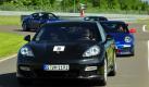 Langsam tastet sich die Gruppe an die Ideallinie der 3,2 Kilometer langen Rundstrecke heran. Foto: Porsche