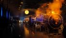 A train with models arrives prior to the presentation for Louis Vuitton collection, Women's Fall-Winter, ready-to-wear 2013 during Paris Fashion week, Wednesday, March 7, 2012. (ddp images/AP Photo/Jacques Brinon) Foto: dapd
