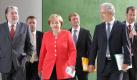 Die Bundeskanzlerin Angela Merkel (CDU), der Ministerpraesident von Rheinland-Pfalz, Kurt Beck (SPD, Podium, l.) und der Minsterpraesident von Sachsen, Stanislaw Tillich (CDU, 2.v.r.) betreten am Donnerstag (10.06.10) nach der Konferenz der Regierungschefin und der Regierungschefs der Laender im Bundeskanzleramt in Berlin eine Pressekonferenz. Am Donnerstag haben Merkel und die Ministerpraesidenten der Bundeslaender auch ueber Hilfen fuer den Autobauer Opel beraten. (zu ddp-Text) Foto: Sebastian Willnow/ddp *** Local Caption *** Foto: ddp