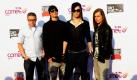 Die Mitglieder der Band Tokio Hotel, Gustav Schäfer (von links), Tom und Bill Kaulitz und Georg Listing posieren in der Arena in Oberhausen anlässlich der Preisverleihung des Comet 2010. Tokio Hotel sind mit Humanoid überraschend in die Albumcharts zurückgekehrt. Vor allem dank des Verkaufs der Liveversion ihrer LP steigt die Magdeburger Band an siebter Stelle ein. Foto: ddp