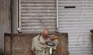 Stillstand: Nach einer erneuten Mordserie bleibt ein Markt der pakistanischen Metropole Karachi geschlossen. Foto: Rehan Khan Foto: dpa
