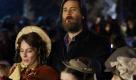 U.S. actor Jim Carrey, top, sings with carol singers in period costumes as he arrives for the world premiere of the film 'A Christmas Carol' in London, Tuesday, Nov. 3, 2009.  (AP Photo/Matt Dunham) Foto: ap