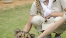Dass sie keine Angst vor wilden Tieren hat, beweist die 21-Jhrige auf einer Gepardenfarm in Sdafrika. Whrend der Wahlen zur Miss World lernte Anne-Kathrin Walter Land und Leute kennen und zeigte sich von dem afrikanischen Land begeistert. Foto: privat