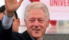 Bill Clinton (64) tritt in der Filmkomödie The Hangover 2 auf - der frühere US-Präsident mimt sich darin selbst. Clintons Kurzauftritt wurde am Wochenende in Thailand gefilmt, wie die Internet-Plattform people.com berichtete. Die Fortsetzung von Todd Phillips' erfolgreicher Komödie hatte schon mehrmals Schlagzeilen gemacht, zuletzt, als Schauspieler Mel Gibson wegen Ausfälligkeiten in seinem Scheidungsverfahren von Oksana Grigorieva eine sogenannte Cameo-Rolle weggenommen wurde. Sein Kurzauftritt als Tätowierkünstler wurde von Liam Neeson übernommen. Clinton war in Bangkok, um dort für saubere Energie zu werben. (dpa) Foto: dpa